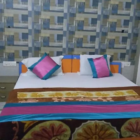 Basil Inn Home Stay Walking Distance From Taj Mahal Agra Agra  Room photo