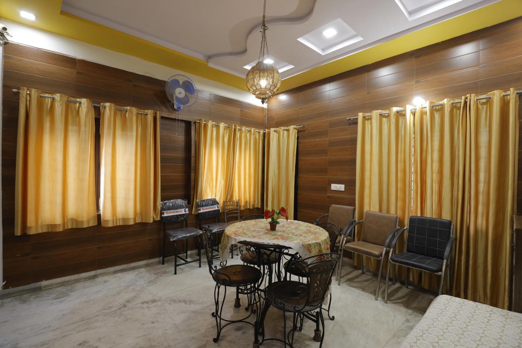 Basil Walking Distance From Taj Mahal Agra * Agra (Uttar Pradesh)